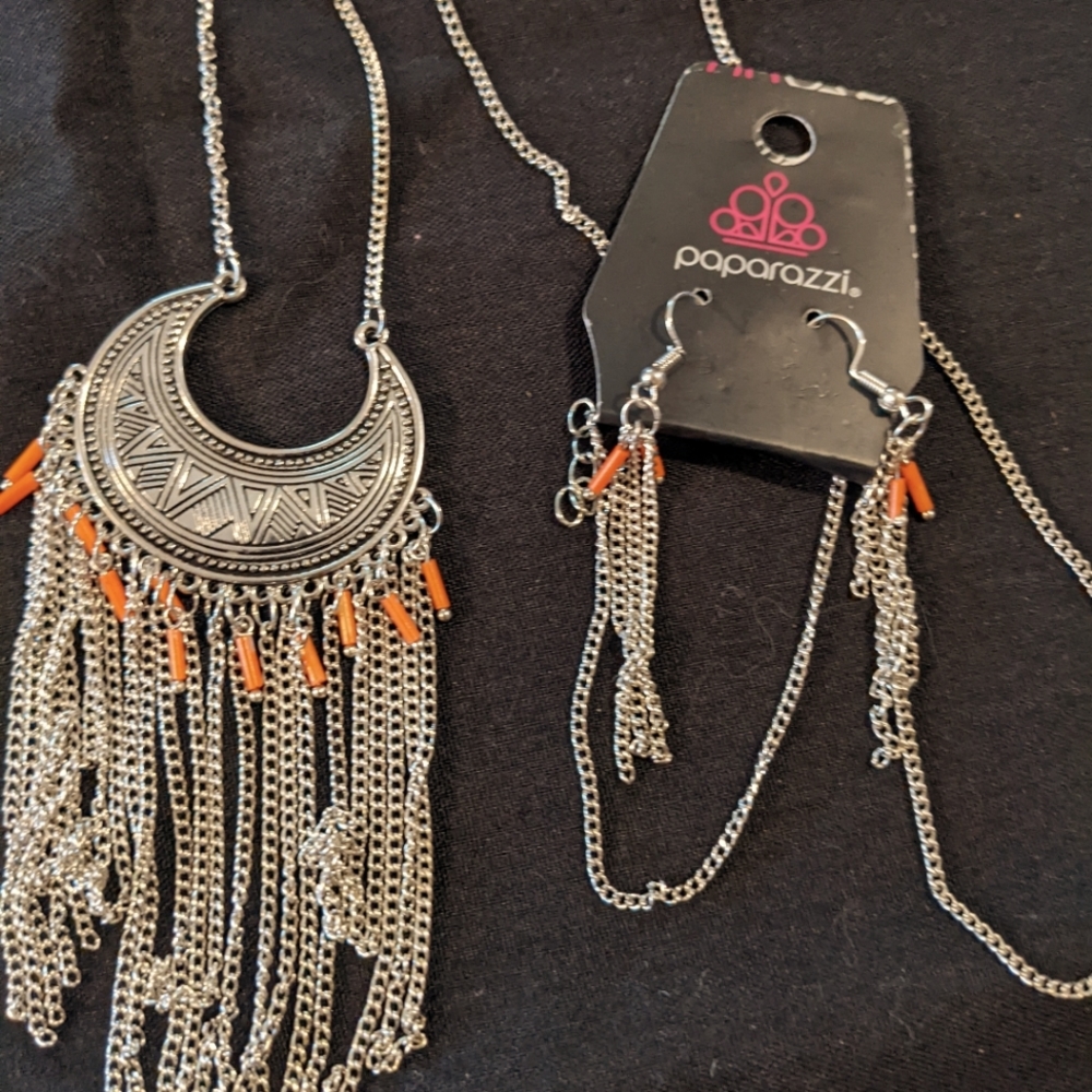 NEW Paparazzi necklace and earrings